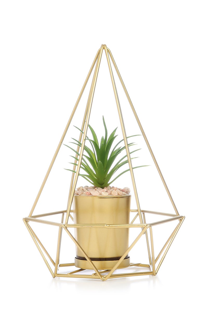 Florero de alambre de cobre: Por variedad no va a ser, como hemos dicho, y es que los floreros más originales de Primark están en esta galería.