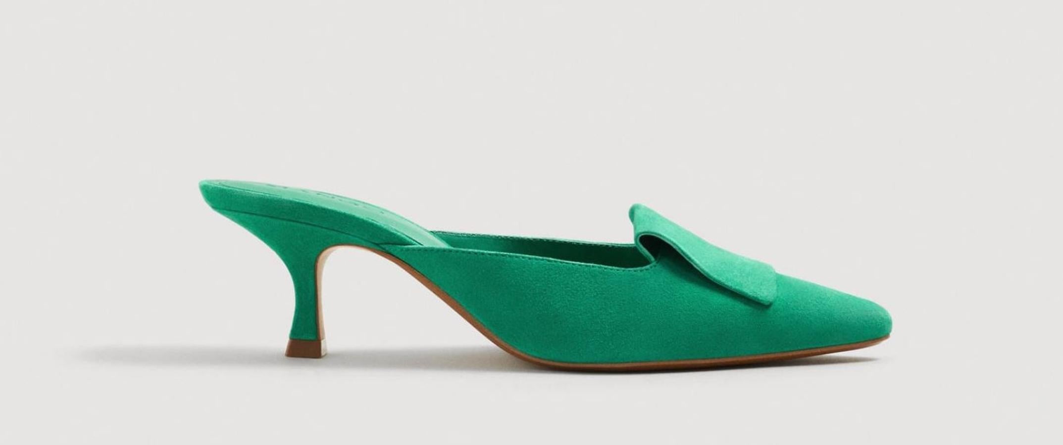 Lo bueno de este estilo zapato es que lo puedes usar casi todo el año. Siempre le aportará algo de frecura a tu estilo y te hará lucir elegante sin necesidad de subirte a unos tacones de infarto. Mango. Precio:49,99 euros