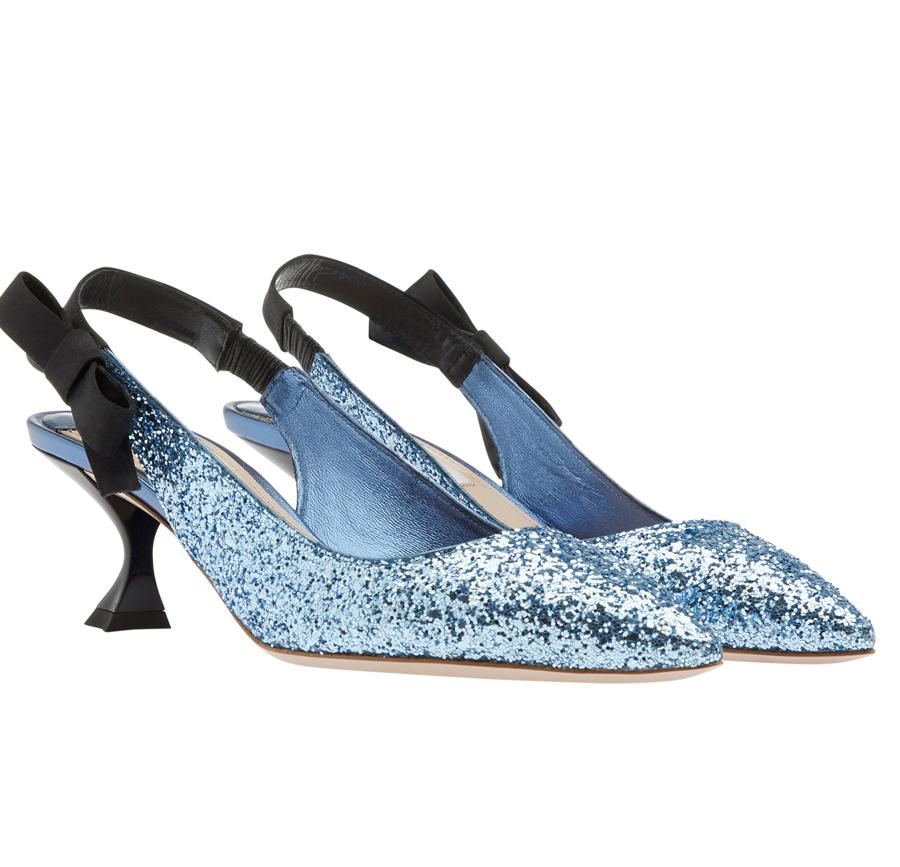 ‘Brilli brilli’: La noche veraniega será de ‘glitter’ y tachuelas. Miu Miu. Precio: 550 euros.