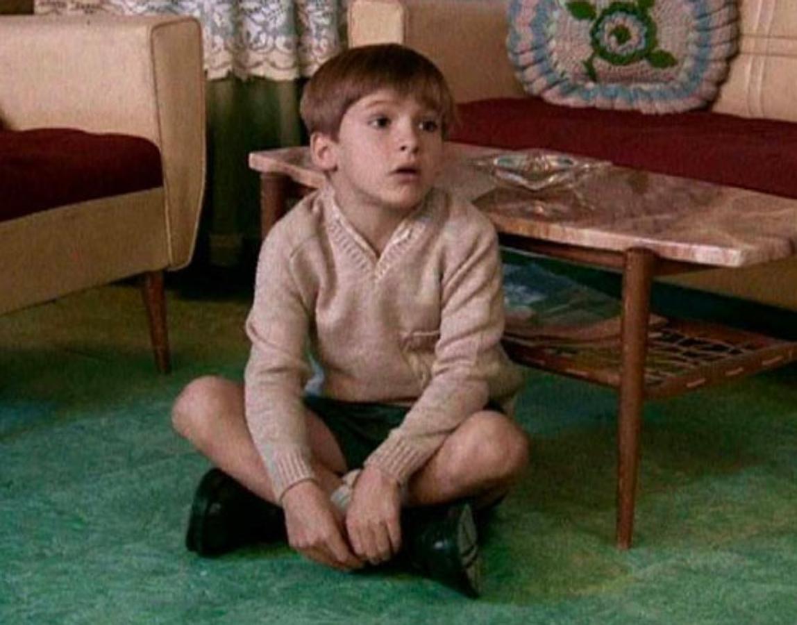 La primera imagen de Ricardo Gómez, actuando como Carlitos.