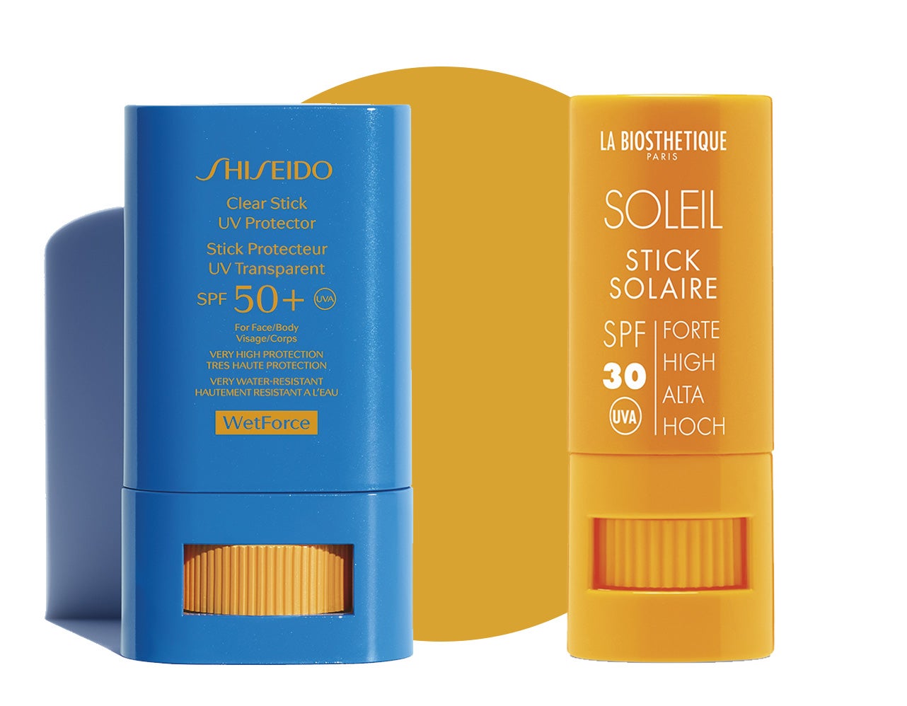 Para retoques inmediatos incluso por encima del maquillaje. Las nuevas fórmulas, como WetForce de Shiseido (que además se refuerza si sudas o te mojas), han avanzado hasta el infinito en acabados totalmente transparentes que no alteran nada de lo que lleves en la cara, pero aseguran la fotoprotección al 100%. WetForce Clear Stick UV Protector SPF50+ de Shiseido (32€) / Soleil Stick Solaire SPF30 de La Biosthetique (18€)