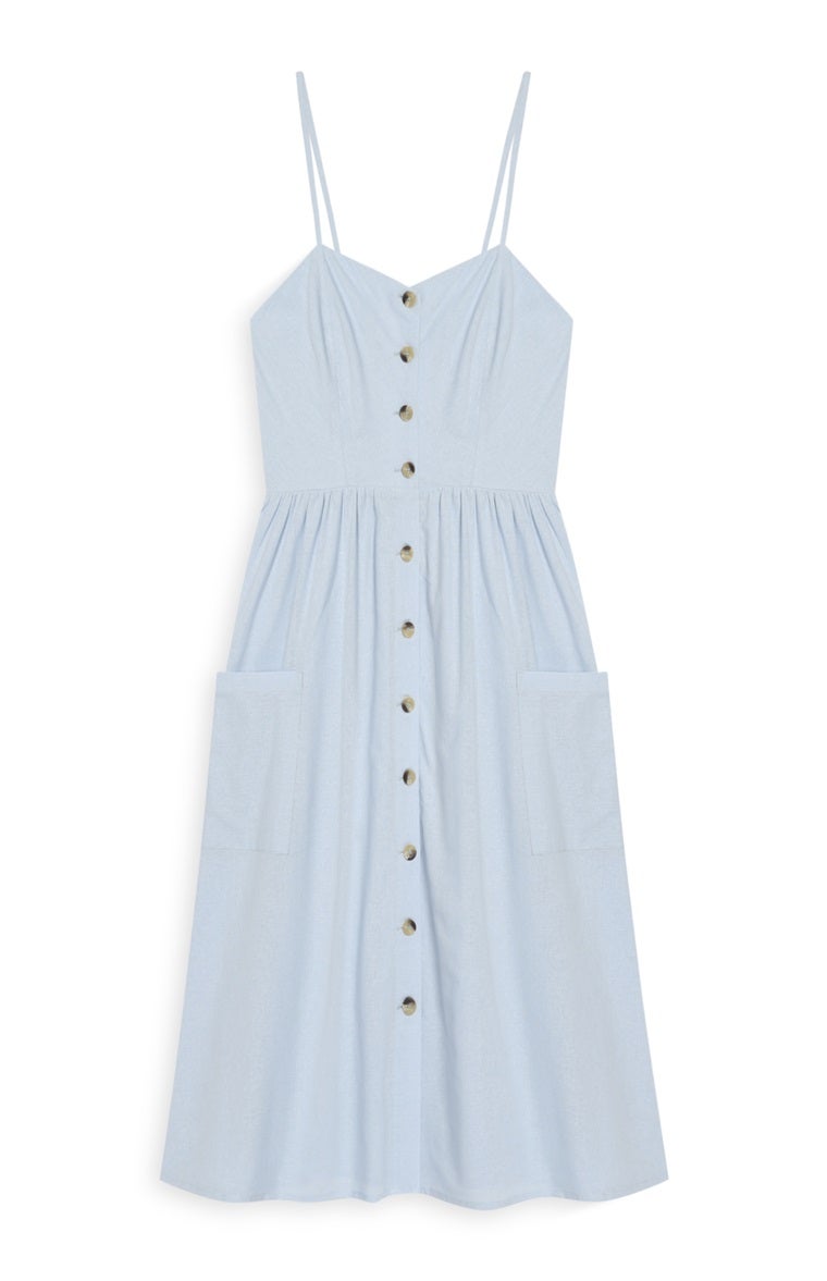 En azul bebé y con bolsillos delanteros, de Primark (16.99 euros).