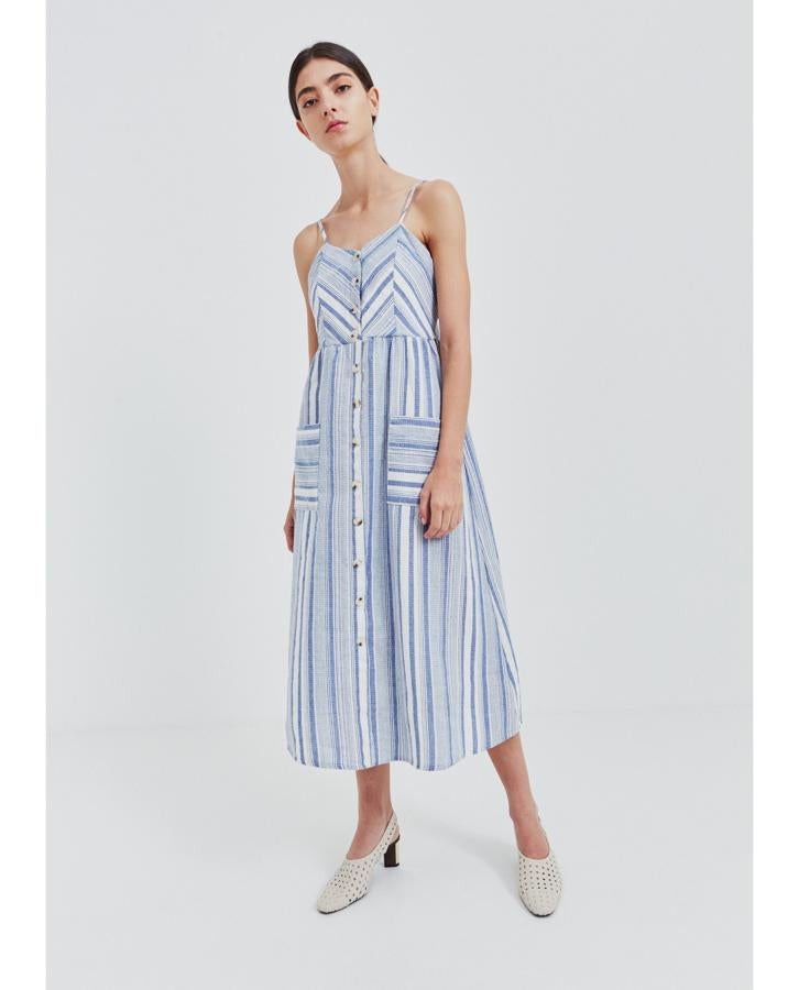 Con estampado de rayas en diferentes tonos de azul, de Mulaya (19.99 euros).