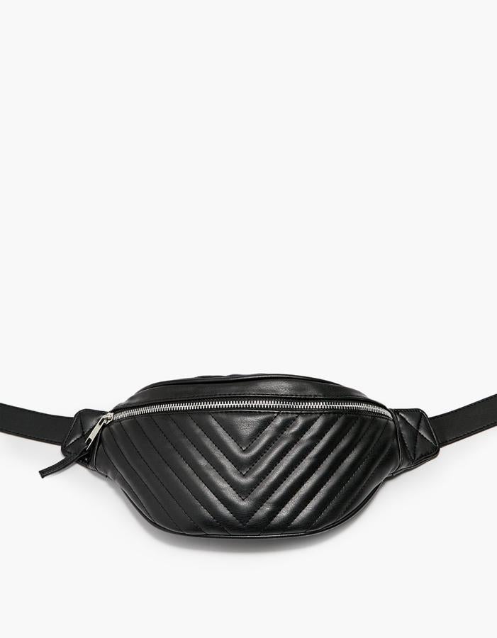 Riñonera acolchada en color negro, 12,99 euros.