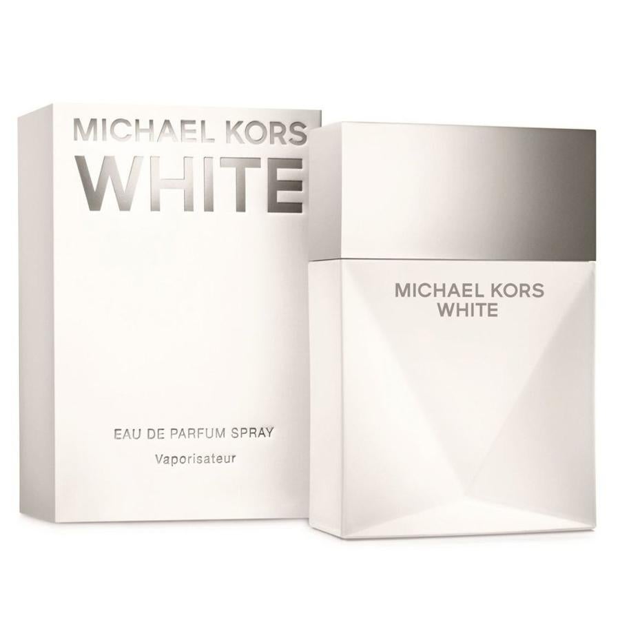 Con vistas a Capri a Cannes o a Mallorca, pero siempre rodeada de glamour. Así te hace sentir el ramo de flores radiantes bañadas por el sol que emana del último perfume de Michael Kors.  Signature White Eau de Parfum de Michael Kors . (74 €).