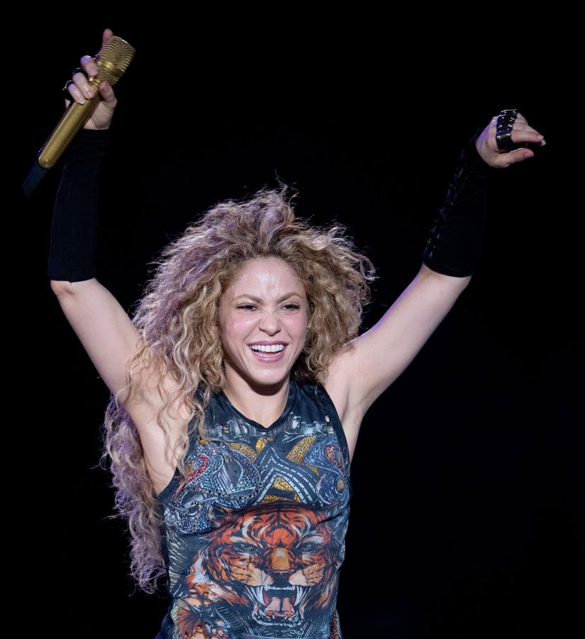 Shakira vuelve a sonreír sobre un escenario ante su público de Hamburgo.