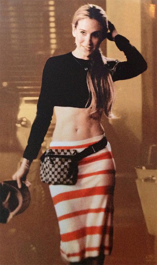 Crop top y riñonera. Lo que no haya llevado la protagonista de Sexo en Nueva York es que no existe en el mundo de la moda.