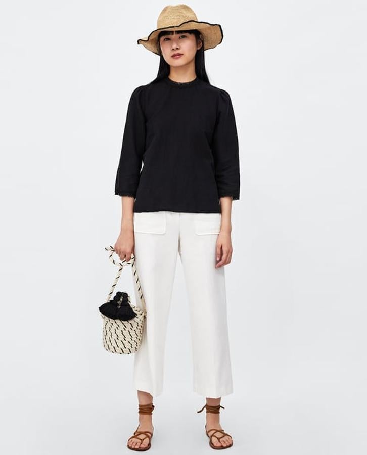 Cuerpo de lino en color negro, 25,95 euros.