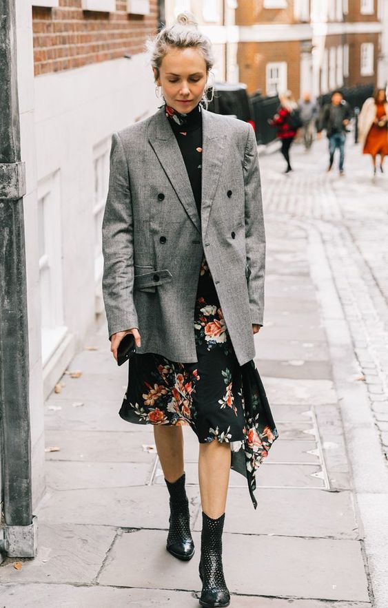 Más gris para una 'blazer' 'oversize'.