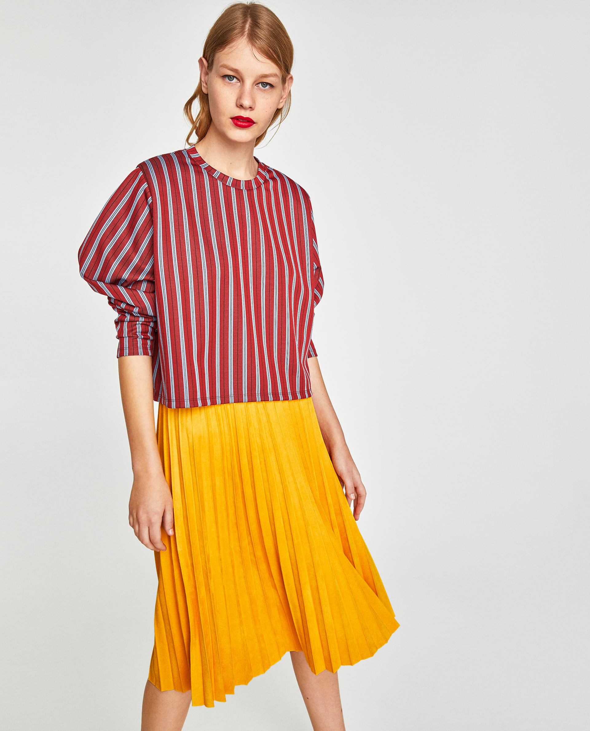 Falda plisada efecto ante de Zara: 19,95 euros.