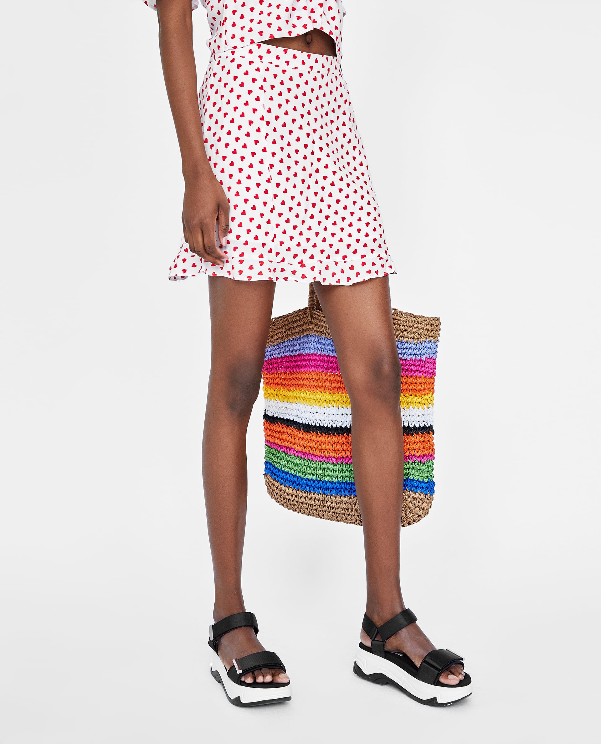 Falda de tubo con estampado floral de Zara: 29,95 euros.