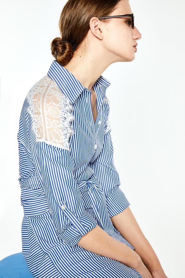 Vestido de rayas con encaje de Sfera: 23,99 euros.