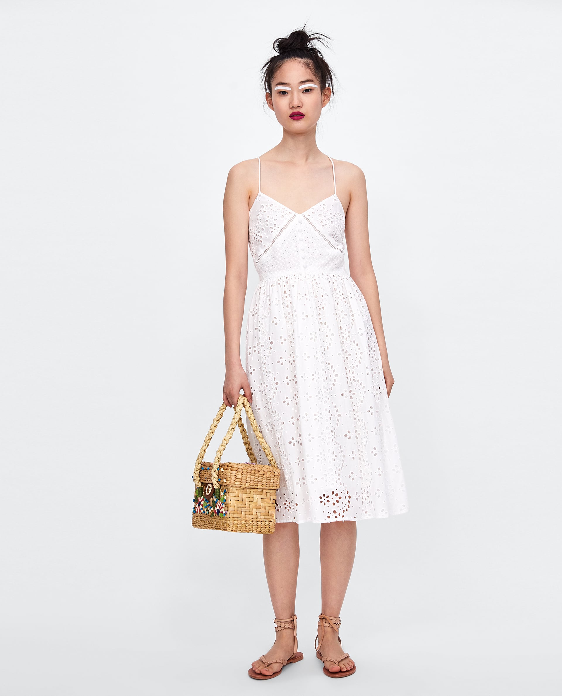 El vestido. De tirantes. Precio: 39,95€