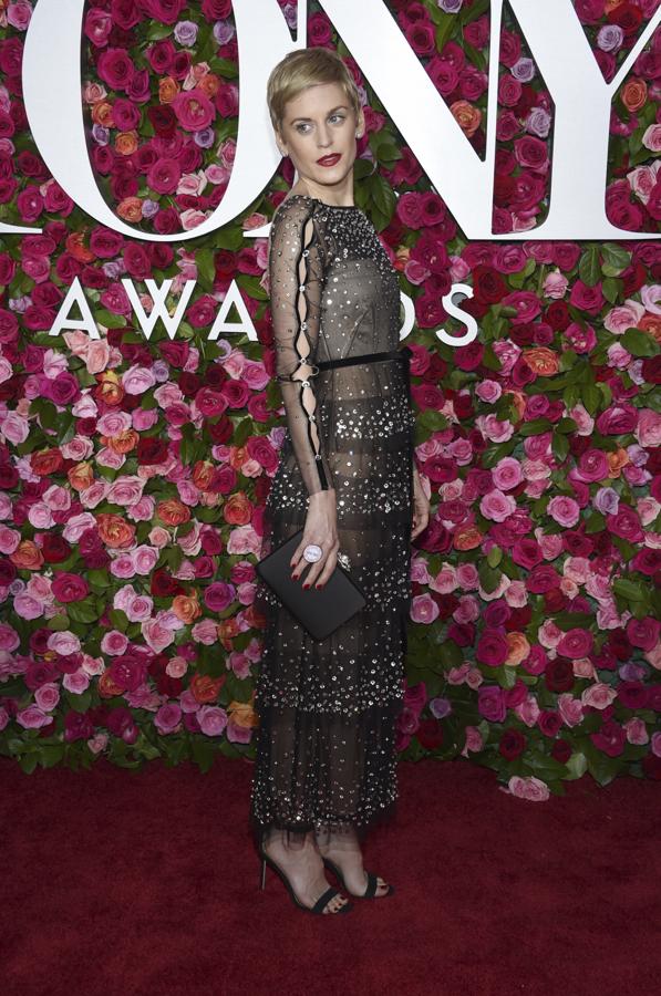 Denise Gough derrochó elegancia con este diseño de inspiración vintage de Oscar de la Renta.