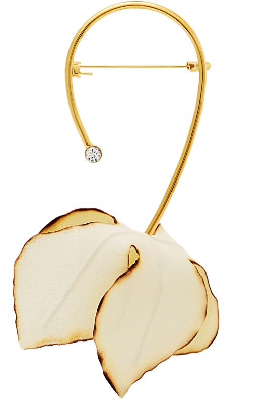 Los accesorios de la firma también se han rendido a los encantos de las islas de Polinesia.