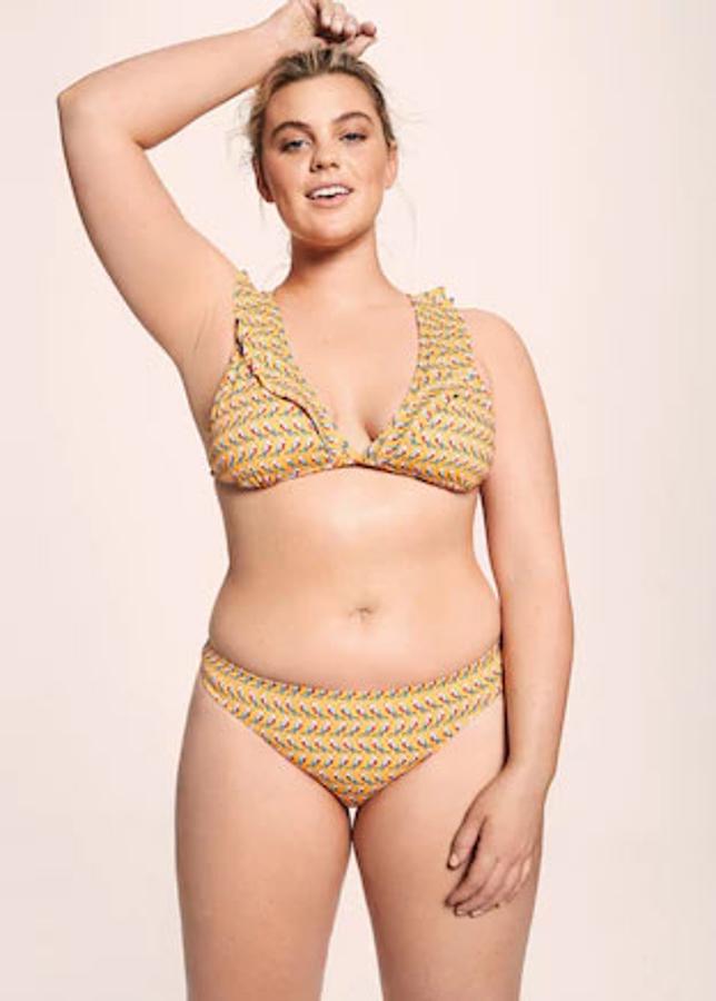 Bikini (29,99 euros) y graguita (19,99 euros) en amarillo con detalle de bolantes.