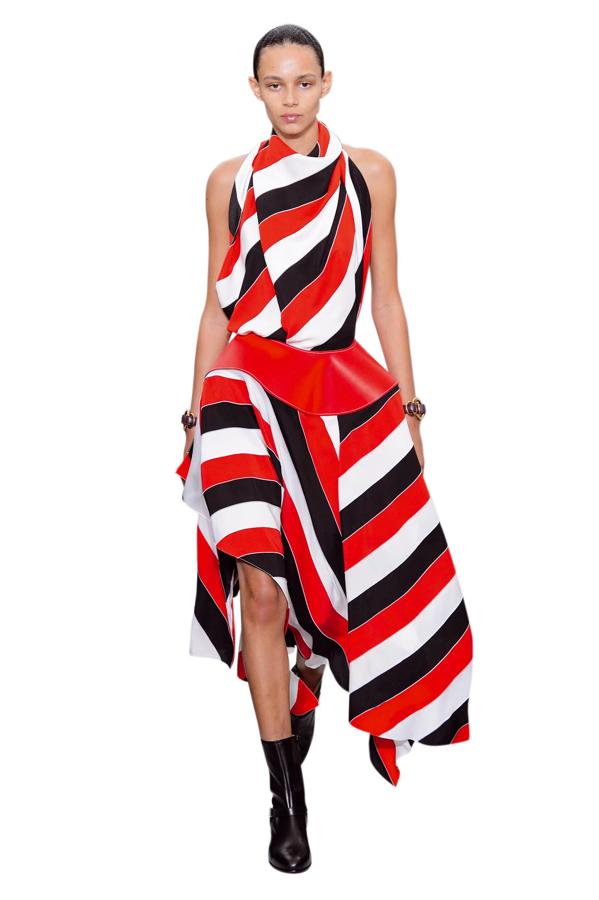 Céline tampoco se ha resistido a las rayas.