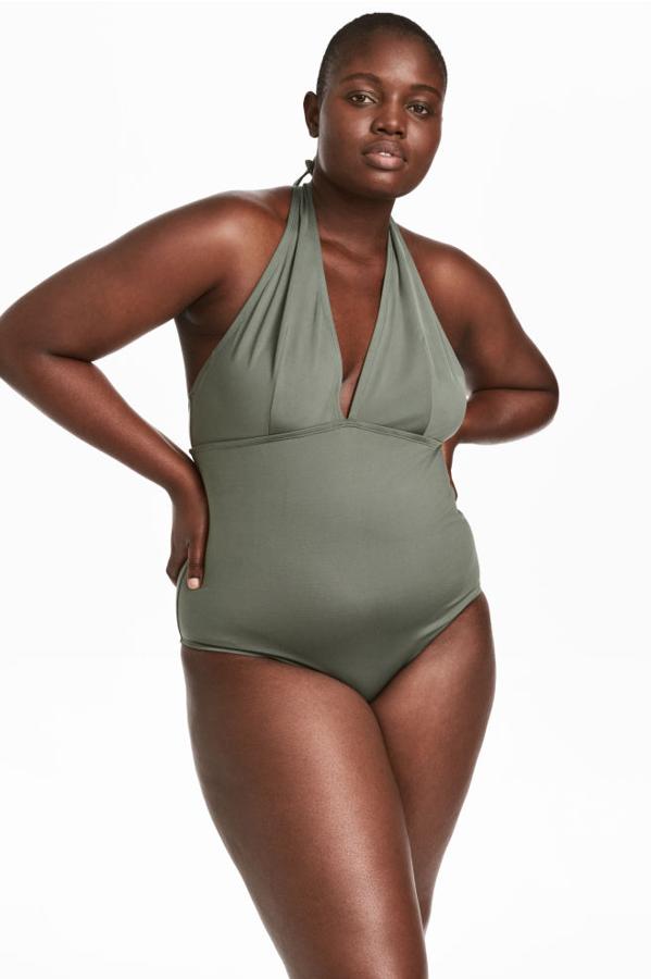 Bañador efecto moldeador en color caqui con escote en pico, 34,99 euros.