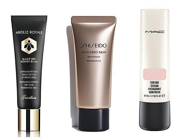 1. Abeille Royale Black Bee Honey Balm de Guerlain (56,80 euros) 2. Synchro Skin Iluminator Rose Gold de Shiseido (40 euros).