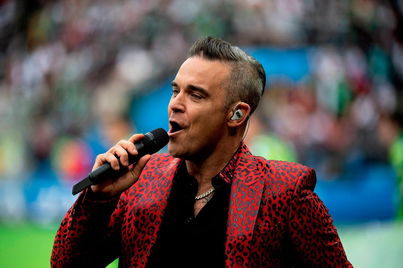 Robbie Williams cantando en la ceremonia de inauguración del Mundial de Rusia 2018.