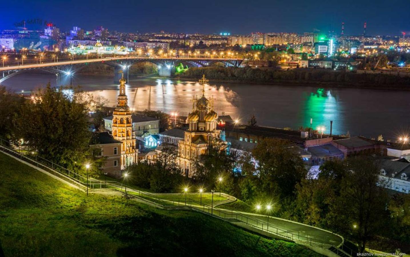 La sede del Mundial 2018 más cercana a Moscú es también una de las 100 ciudades del mundo notables por su patrimonio, según la UNESCO, gracias a su riqueza arquitectónica en magnífico estado de conservación, a su espectacular Krémlin del siglo XVI, a los impresionantes edificios de la calle Bolsháia Pokróvskaia o la feria de la ciudad, obra del arquitecto español Agustín de Betancourt.