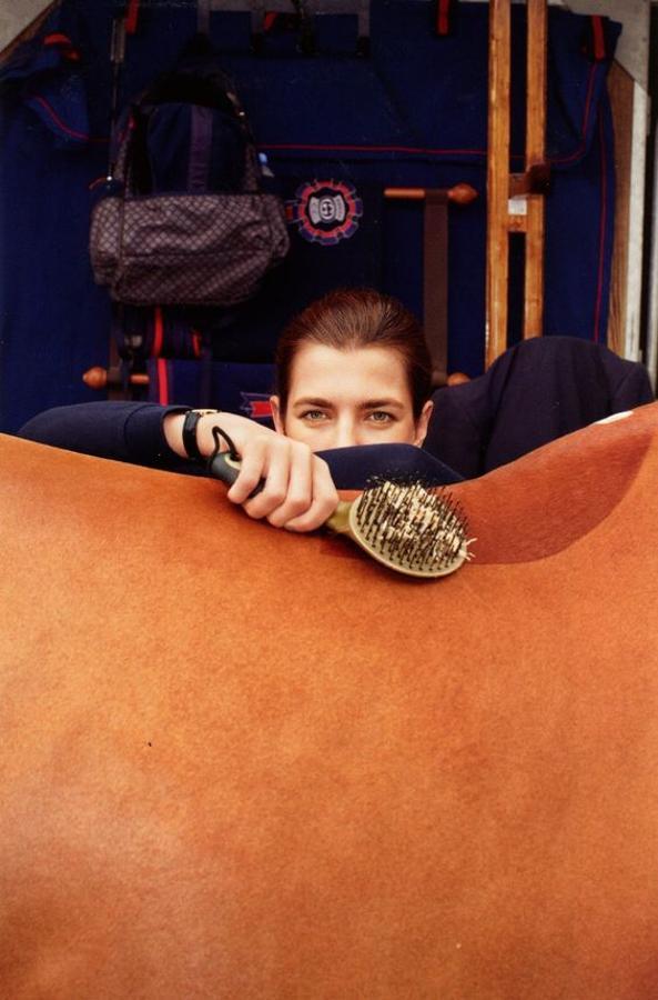 Según el periodista francés Stéphane Bern, que sigue a la familia real de Mónaco desde hace años, Carlota se ofreció a colaborar con Gucci porque necesitaba dinero para mantener a sus caballos. Bern escribió: “No tiene ningún interés en ser modelo, es mucho más inteligente que eso. Competir es muy costoso, tiene que transportar a los caballos, pagar por su cuidado, al entrenador… Gucci ayuda a todo eso con cheques de muchos ceros, pero, honestamente, es extraño ver a alguien tan inteligente en un mundo tan frívolo como el de la moda”.