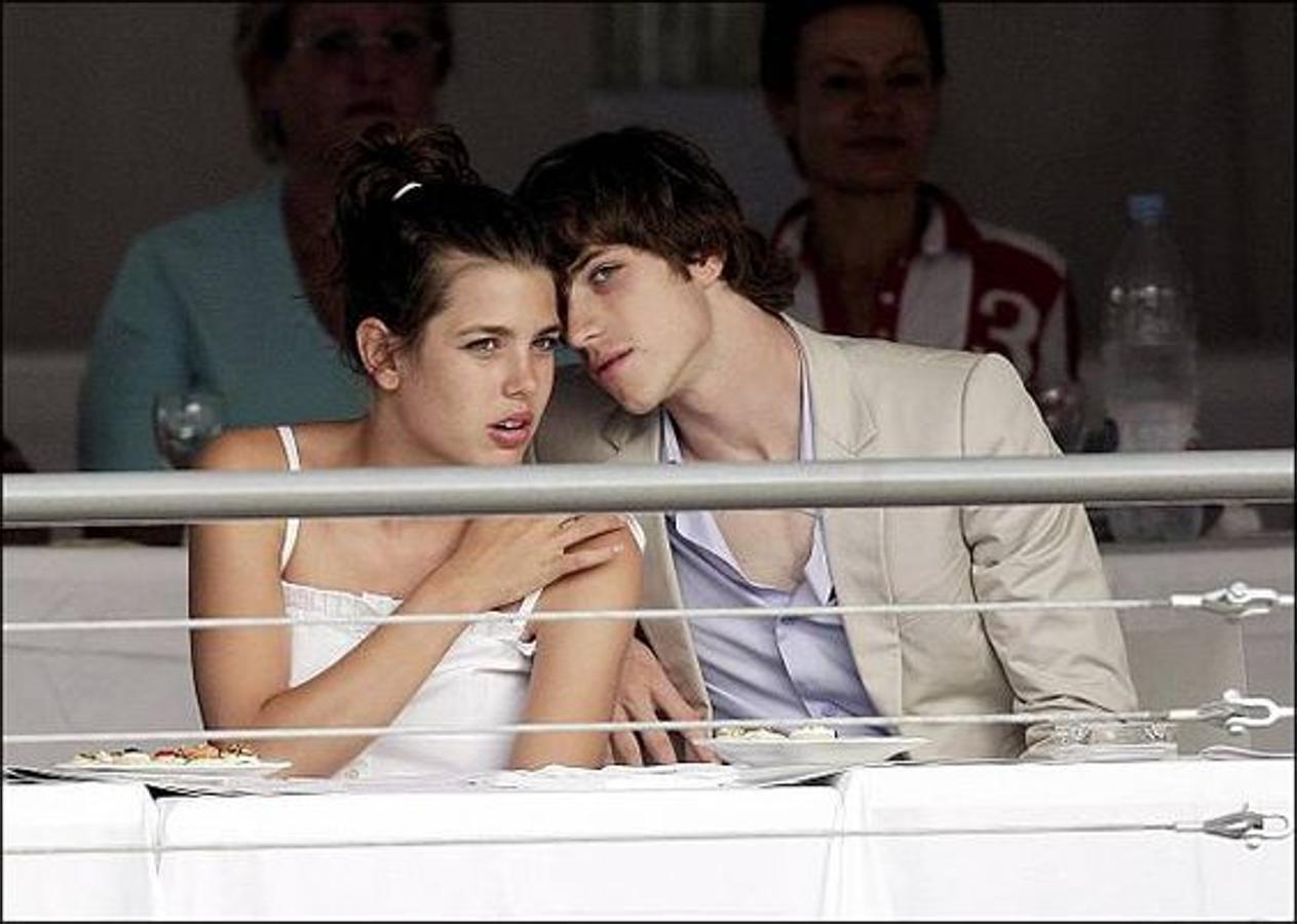 Luego salió con Felix Winckler, hermano de su mejor amiga, Cecile, e hijo de un reconocido abogado radicado en Bruselas. Estuvieron juntos hasta 2007, hasta los 21 años de Carlota.