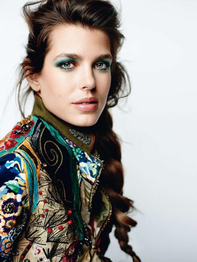 En 2015, repitió portada en “Vogue”, de nuevo fotografiada por Testino, pero ya convertida en madre. Emmanuelle Alt, una de las expertas en moda más icónicas de la publicación, dijo de ella que era «una oda a la feminidad, absolutamente sublime, deportiva, brillante y creativa. ¿Acaso no es Carlota Casiraghi la mujer ideal?». En el 2009, continuaba su aventura con la moda: fundó la publicación “Ever Manifesto” junto a Alexia Niedzielski y Elizabeth von Guttman.