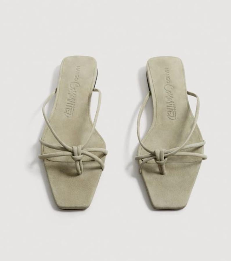 La línea sostenible de Mango, Committed, también tiene calzado. Y estas sandalias con nudo nos encantan.
