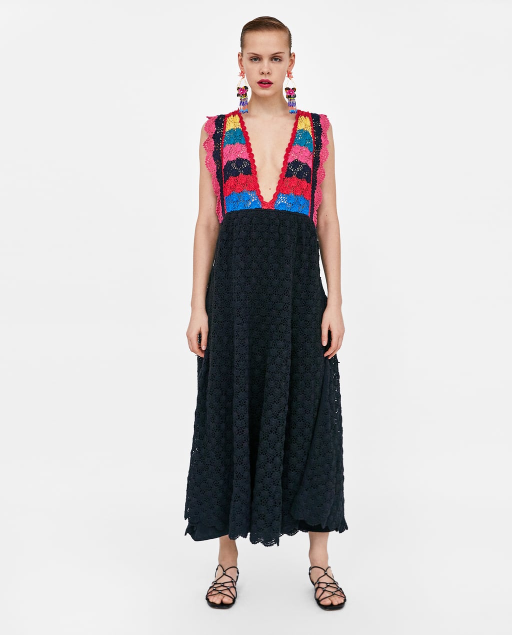 Una de nuestras grandes apuestas entre los 'best sellers' del verano fue este vestido de croché . Acertamos... Precio en Zara antes de las rebajas de verano: 49.95 euros
