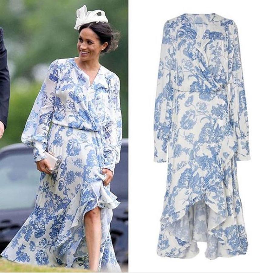 El evento era señalado: la boda de Celia McCorquodale, prima del príncipe Enrique, en Stoke Rochford, en plena campiña de Lincolnshire. La Duquesa de Essex eligió un vestido 'wrap', adornado con un volante y estampado floral, de un encantador aire romántico. Se trata de un diseño de Oscar de la Renta valorado en 5.490 dólares que acompaña de un tocado sencillo pero efectivo. Todavía no está a la venta: pertenece a la colección de otoño-invierno que no llegará a las tiendas hasta octubre.