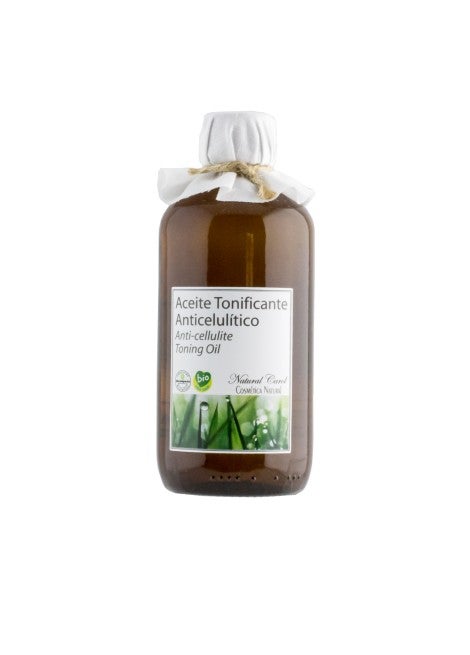 7. Natural Carol: Carolina Roba, su fundadora, decidió homenajear a su madre, que elaboraba jabones artesanales caseros, con esta etiqueta de cosmética natural y vegana. Hace 11 años, y junto a una experta farmacéutica, emprendió la aventura de formular cremas a base de extractos de plantas, mantecas y ceras en Onil (Alicante). Sus jabones de canela figuran en nuestra lista de deseos.