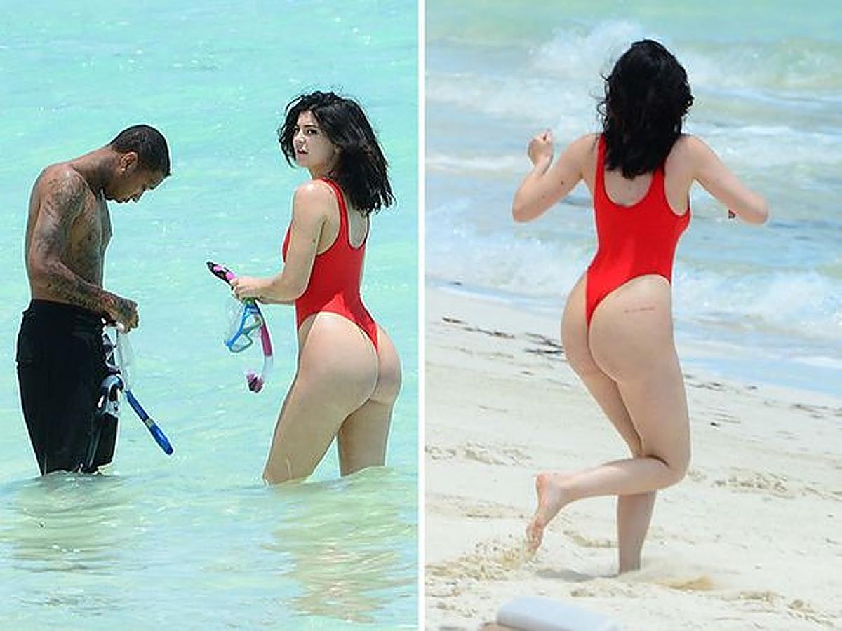 Siempre tuvo un cuerpazo. A los 19 años, aún sin intervenir masivamente, fue de las primeras 'celebs' en lucir el bañador-tanga.