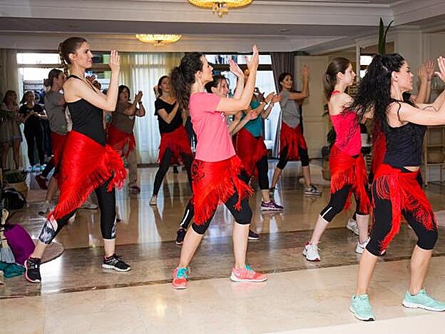 Galería. Las asistentes durante la clase de Olefit.