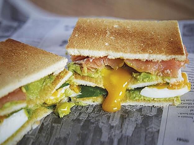 Prepara un sándwich club como este.