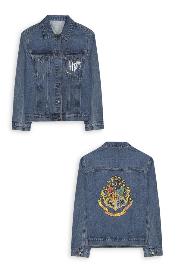 Cazadora denim con escudo de Hogwarts, 25 euros.