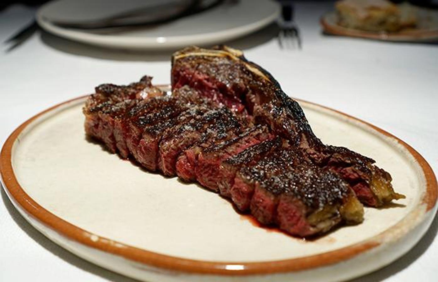 La cocina típica de asador, con sus contundentes sabores puros´y su inmejorable materia prima, son la clave del éxito de Etxebarri.