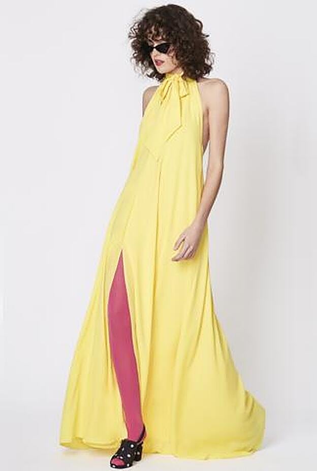 Vestido largo fluido en color amarillo, modelo 'Eternal', 169 euros.