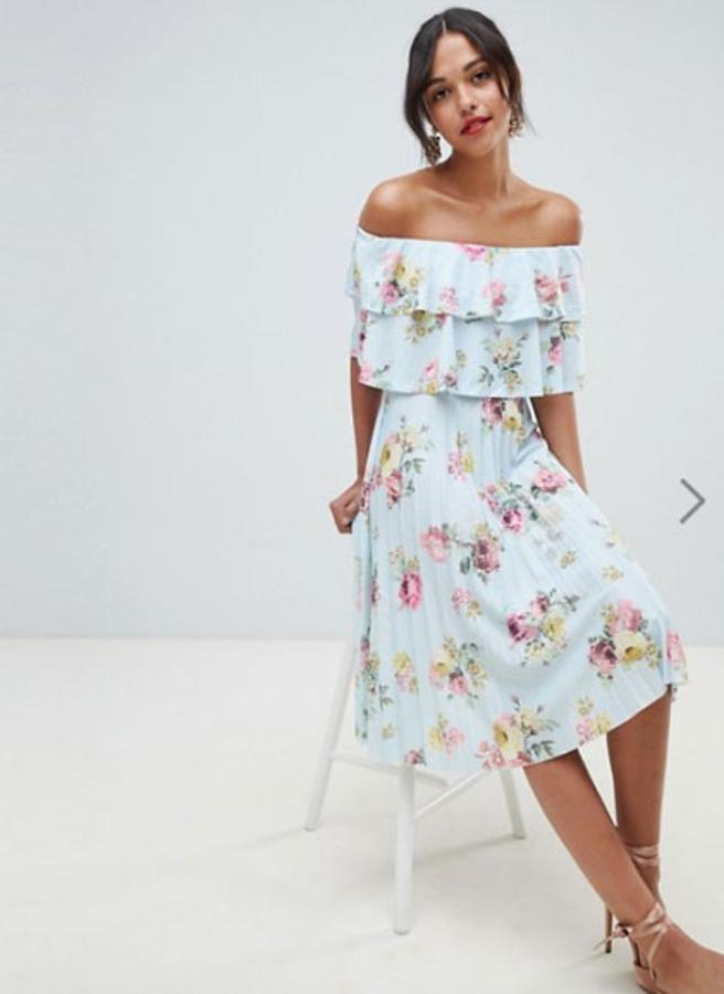 Vestido estilo vintage con estampado floral y escote bardot, 48,99 euros.