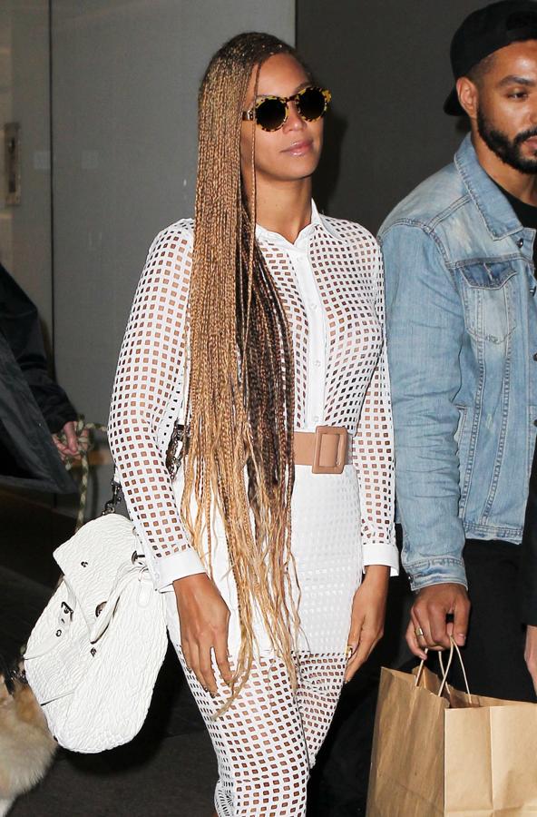 La reina del R&B es una de las cantantes más arriegadas en cuanto a su 'look' se refiere. Aunque es una verdadera amante de las pelucas, Beyoncé ha apostado en varias ocasiones por una melena extra larga trenzada al completo.