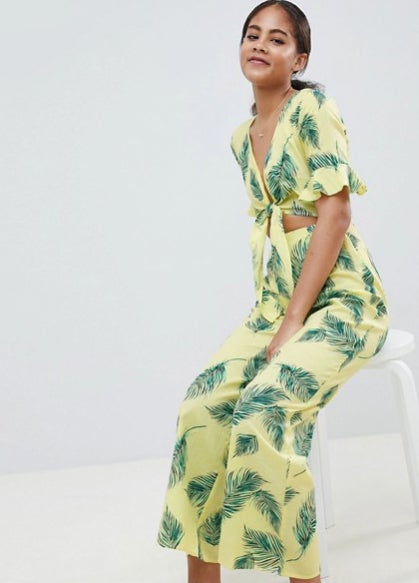 Mono largo con aberturas y detalle de lazada de Asos: 38,99 euros.