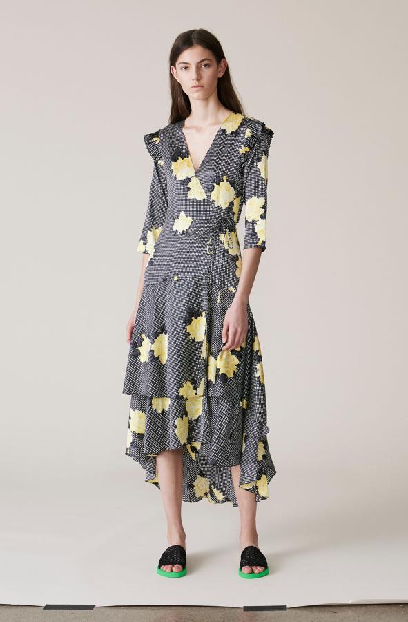 Otro look de invitada: el vestido Calla (549 €).