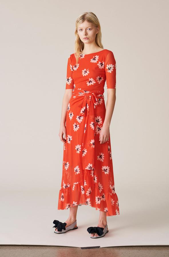 La falda pareo que tanto nos gustaba con el print de lunares tiene también su versión de flores. Es el modelo Tilden Mesh y su precio es de 179 €.