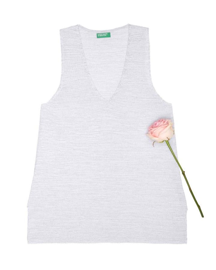 Top de punto de tirante grueso con aperturas, 14,99 euros.