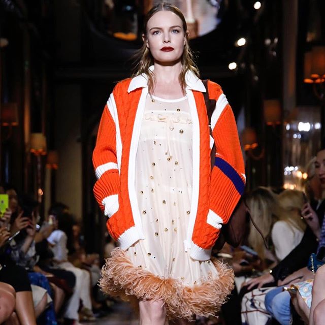 Kate Bosworth sí que fue una auténtica novata: era la primera vez que se subía a una pasarela. ¿Quién dijo que no es posible debutar en la moda a los 35?