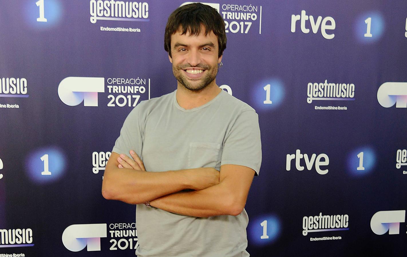 En marzo de este año el profesor de Operación Triunfo Manu Guix sorprendió a todos sus seguidores y a los fans del programa al anunciar a través de sus redes sociales que se había casado con su pareja, la periodista Marta Cristià. “Me ha dicho que sí”, escribía Manu Guix junto a una imagen en la que aparecen su mano y la de su ahora esposa luciendo las alianzas.