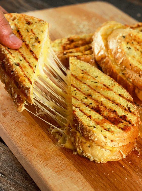 El 'grilled cheese sandwich' no es solo un sándwich de queso fundido: es EL sándwich de queso fundido con mayúsculas. El tipo de lácteo utilizado el tiempo que lo dejes a la plancha marcará la diferencia.