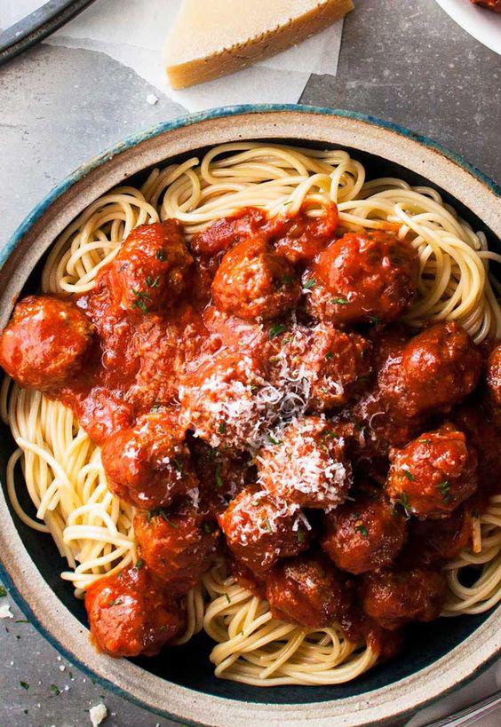 Y otro buen ejemplo de influencia italiana en la cocina 'made in USA': los 'spaguetti meatballs', porque sí, allí no se comen a la bolgnesa, se comen con albóndigas. Y adiós 'operación bikini'.