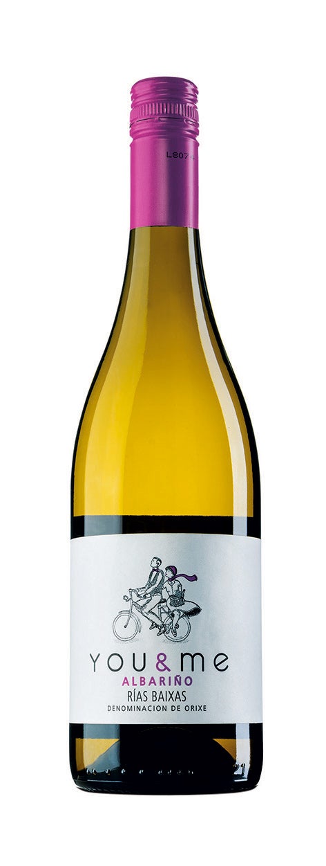 Un gallego característico donde los recuerdos de aromas de fruta, como la pera y las notas cítricas, hacen acto de presencia. Resulta delicado y equilibrado. Bodegas Vionta (11,50€).