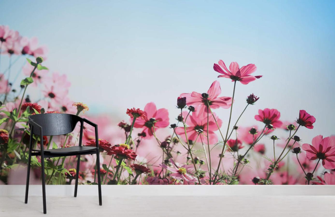 En tu casa será siempre primavera con una pared decorada con este papel pintado.